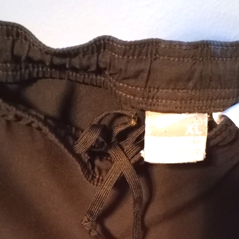 Nike Black and Green Jogger Capris with Drawstring Waist - Picture 5 of 5